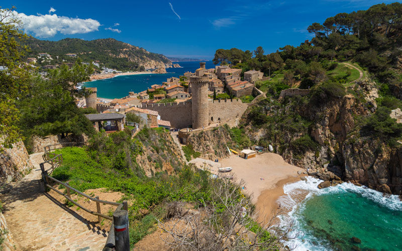Pueblos bonitos de Girona y playas
