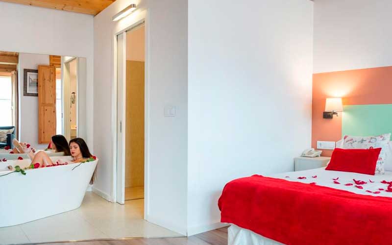 Hotel with an in-room bathtub in the Pyrenees