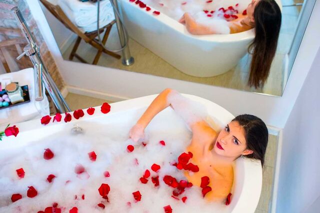 10 hoteles con bañera de hidromasaje en la habitación